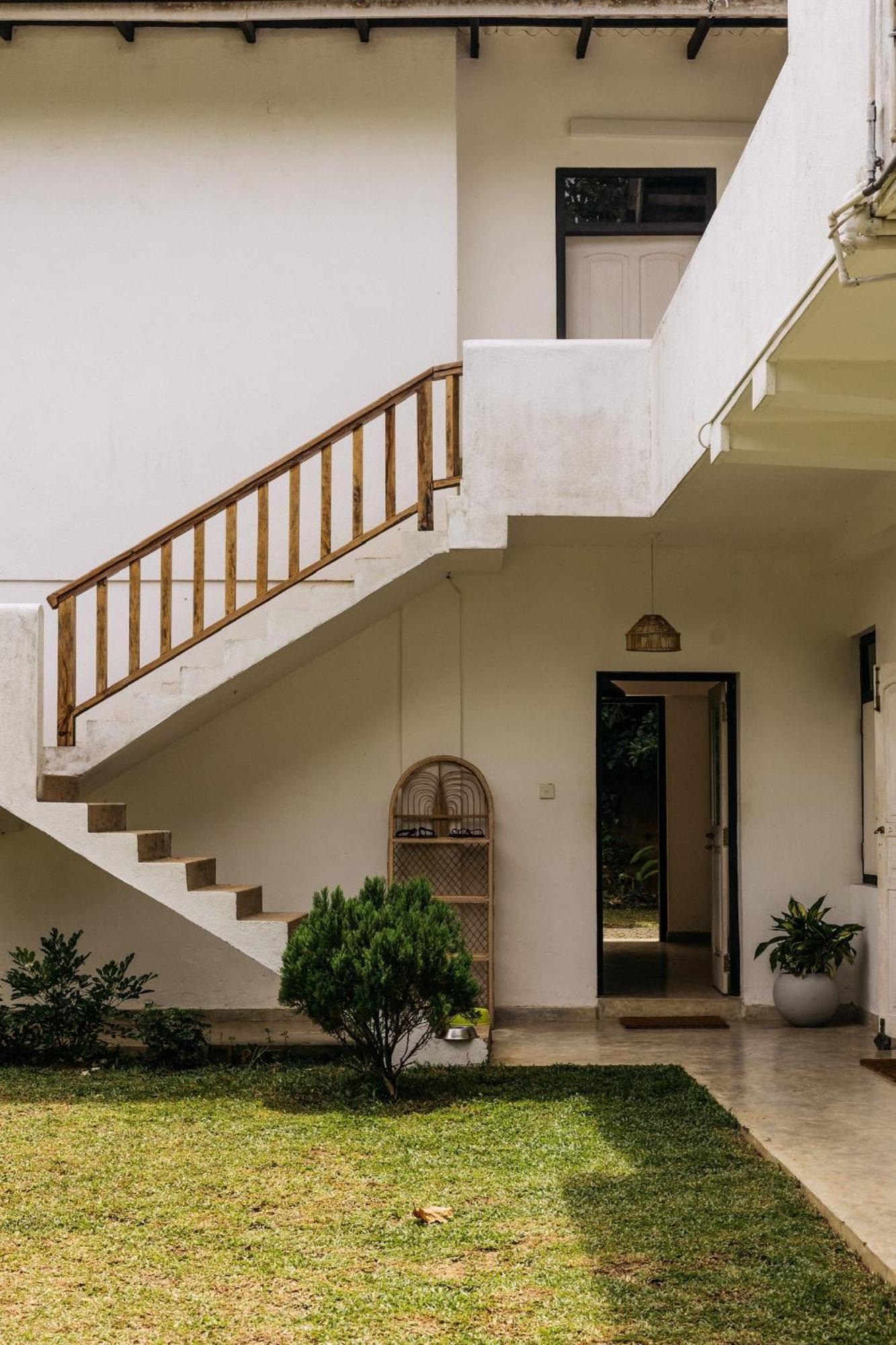 Watu House Hotel Диквела Екстериор снимка