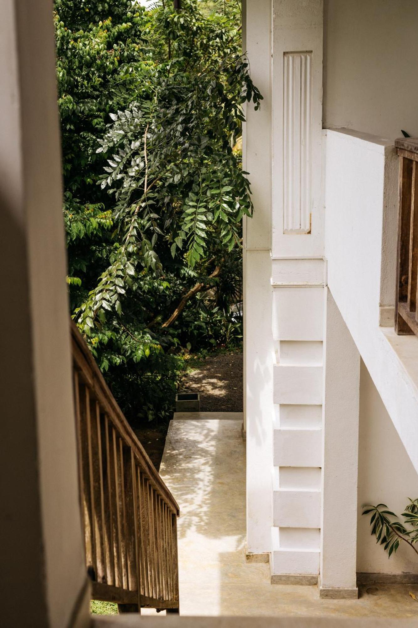 Watu House Hotel Диквела Екстериор снимка