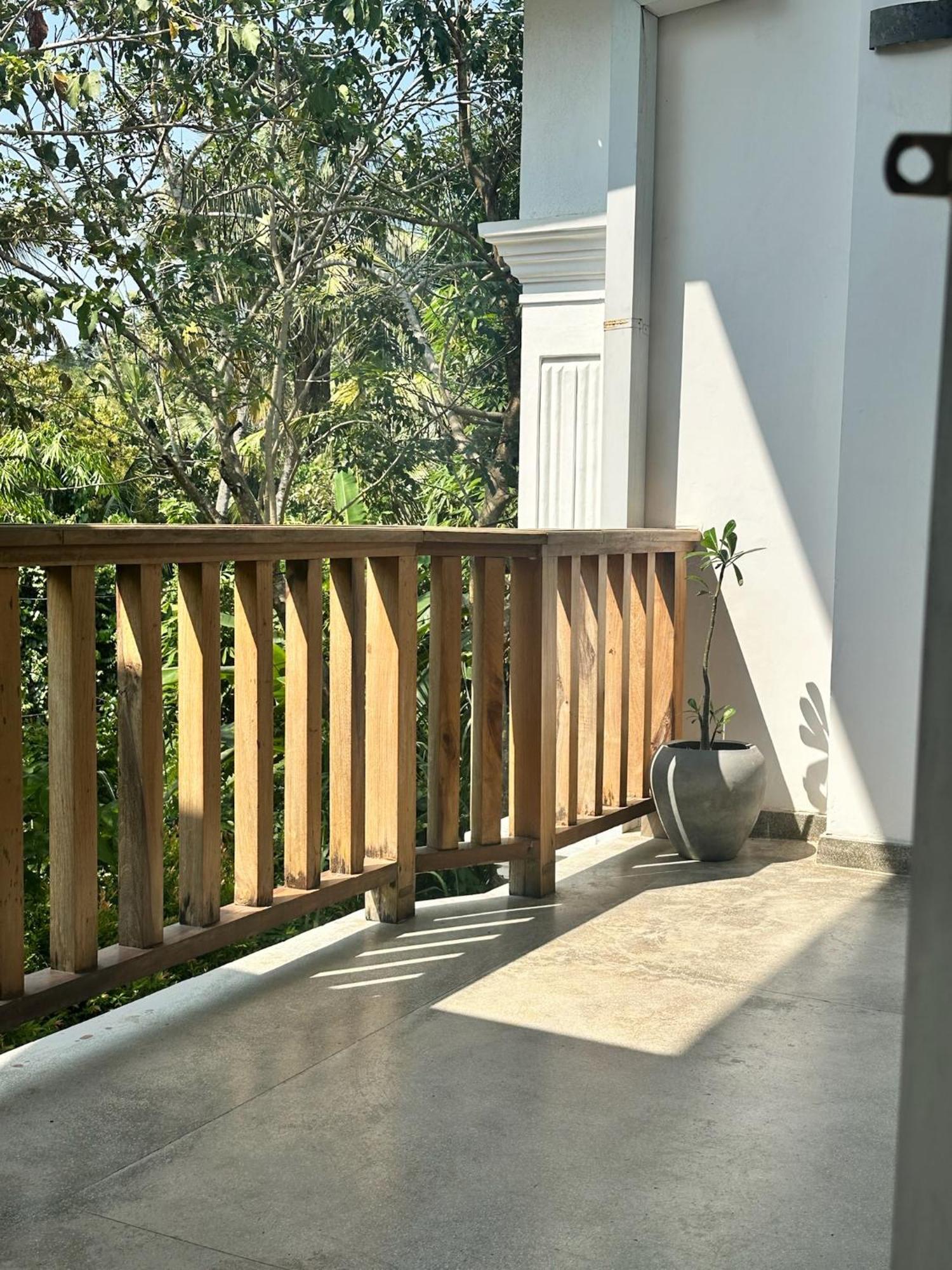 Watu House Hotel Диквела Екстериор снимка
